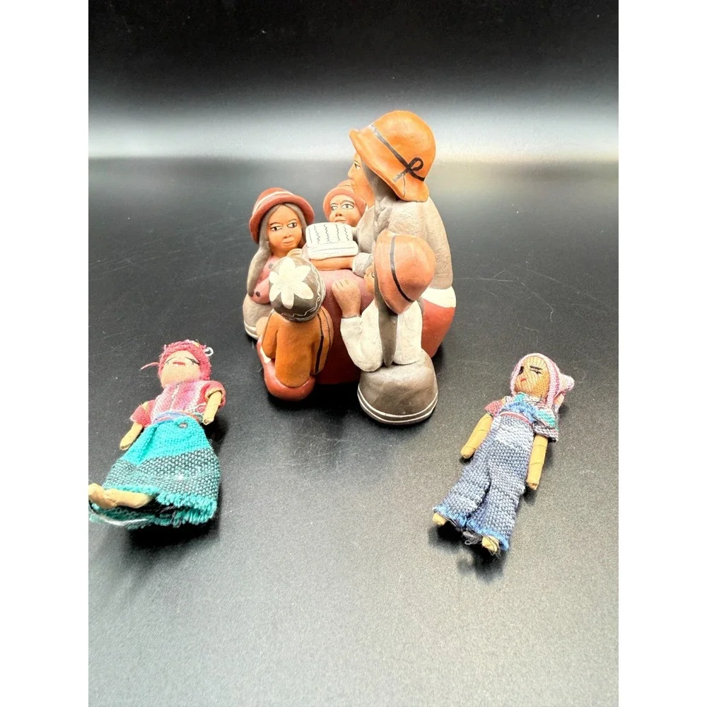 Peruvian Clay Storyteller Signed Maurelio H. w/ 2 Guatemalan Worry Dolls - VTG - Picture 2 of 14